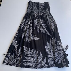 Hawaiian design Cover up/Skirt, Black and white.  Size L